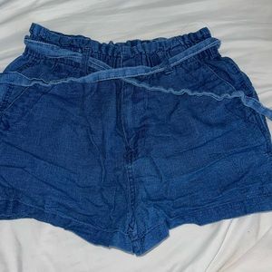 Paper waist shorts